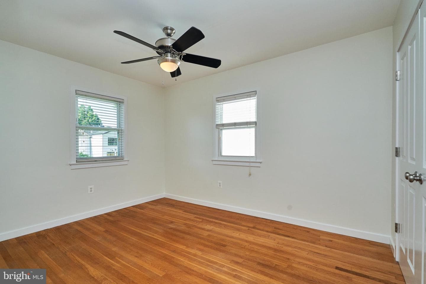 327 Laverne Avenue photo 23
