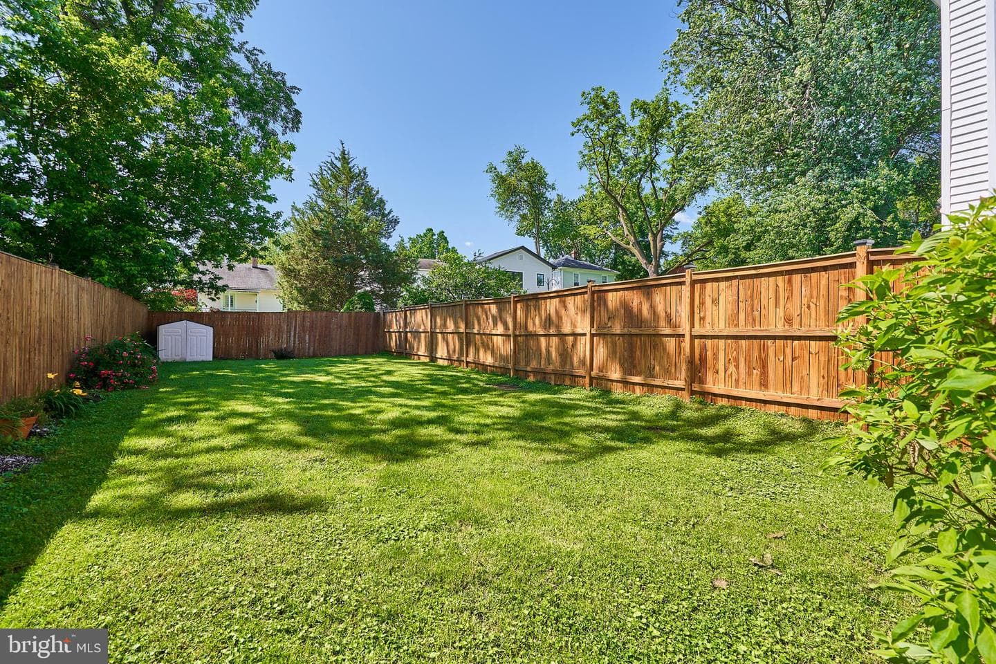327 Laverne Avenue photo 27