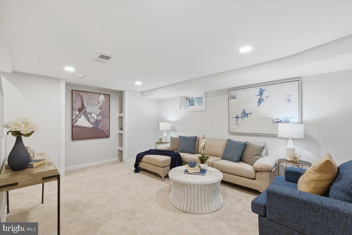 115 S Iris Street photo 17
