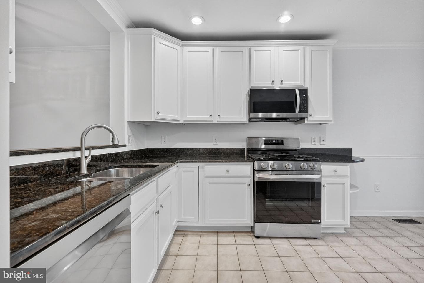 718 Norfolk Lane #a photo 9