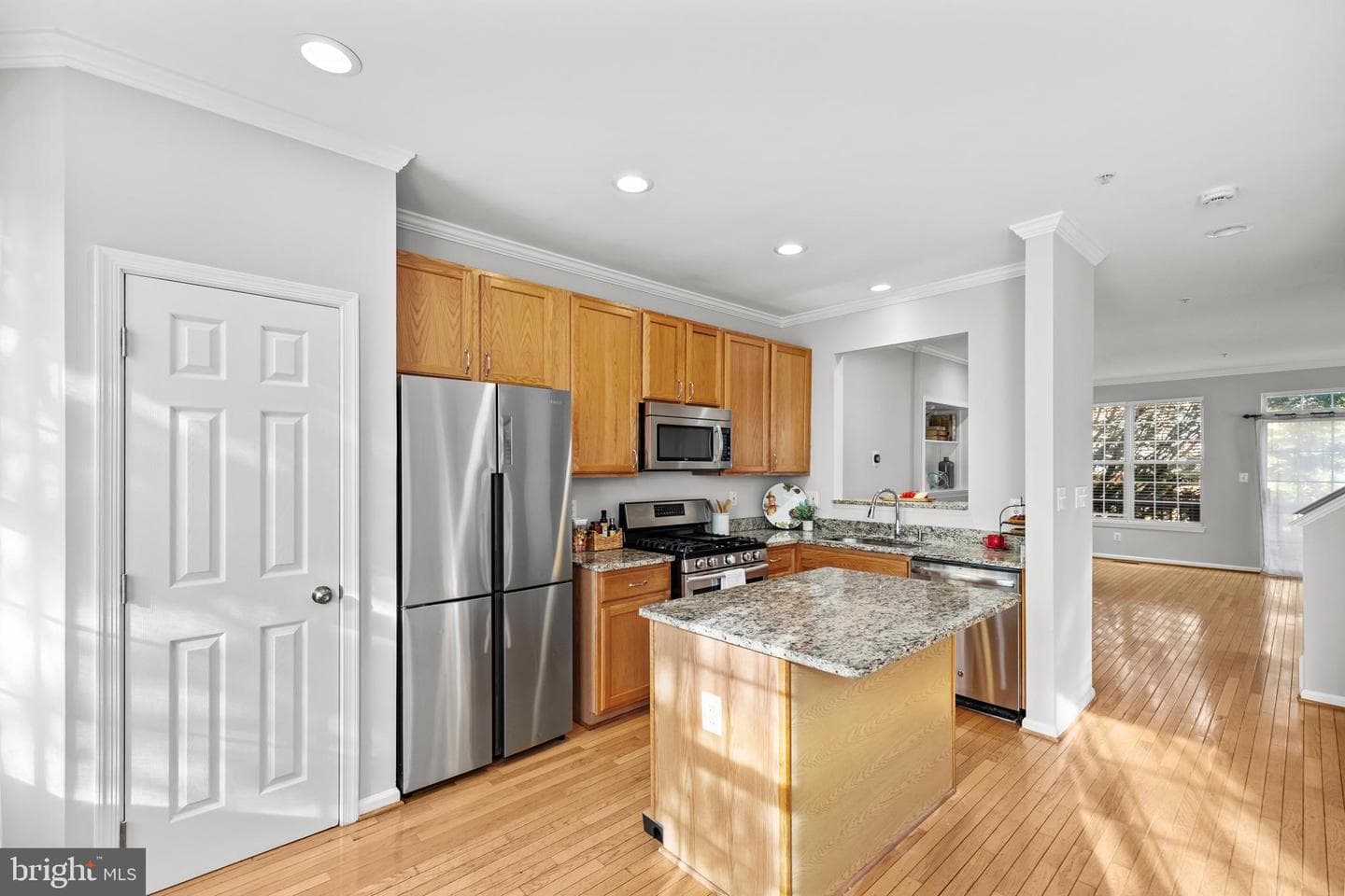 101 Martin Lane photo 17