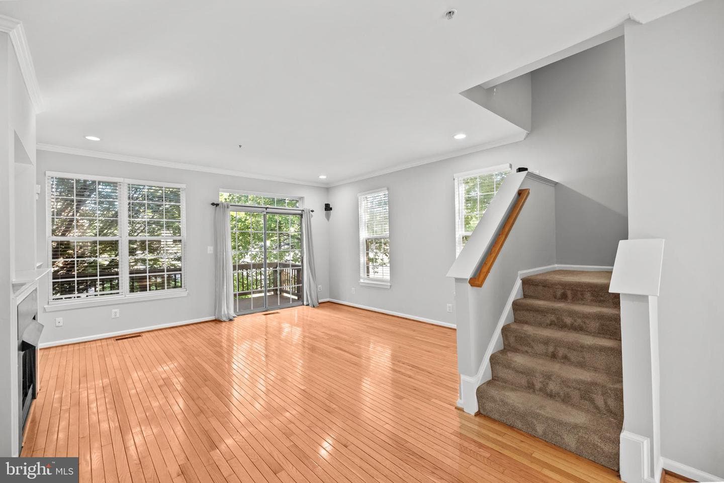 101 Martin Lane photo 28