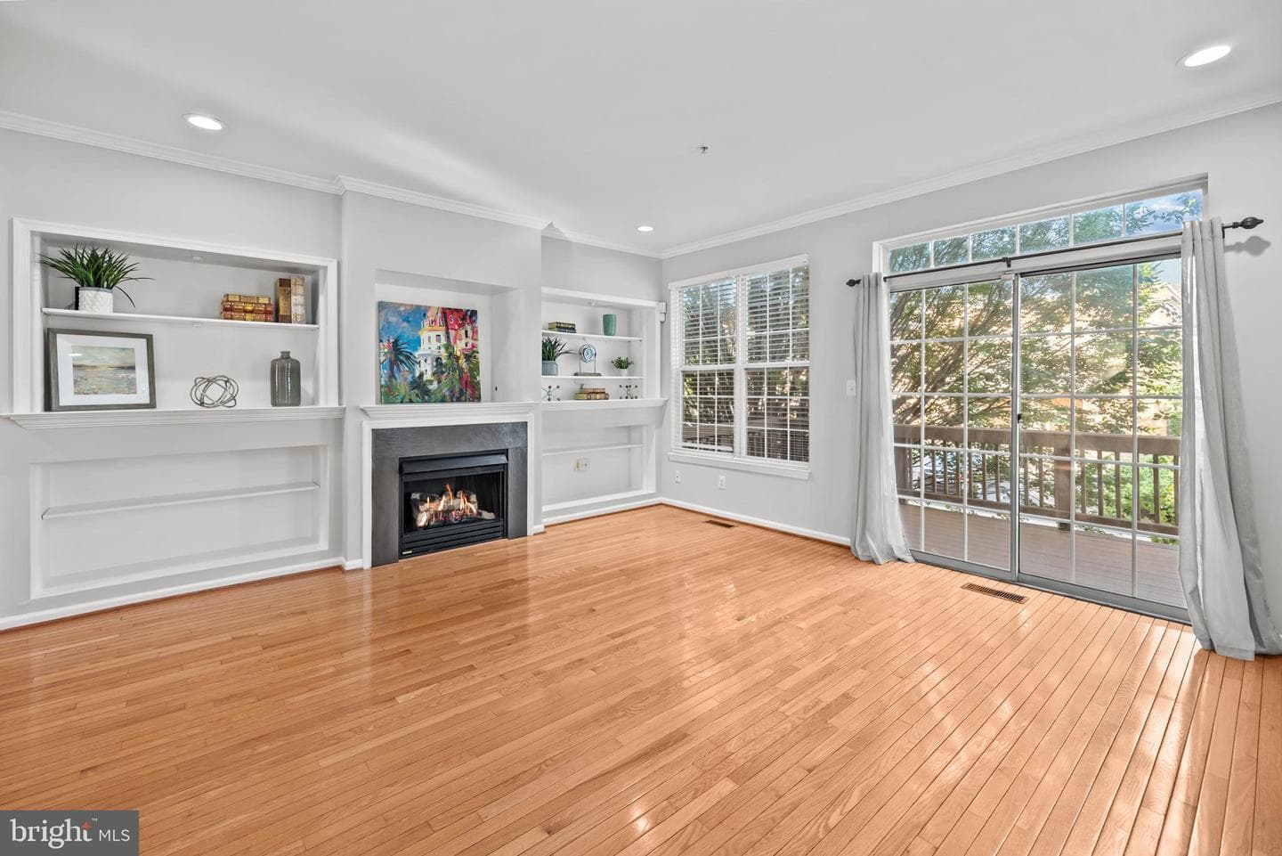 101 Martin Lane photo 30