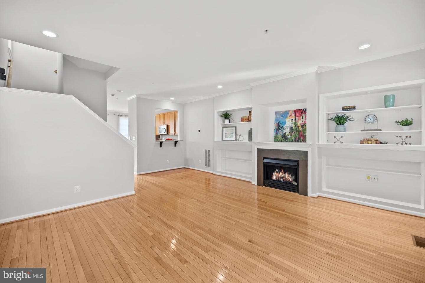 101 Martin Lane photo 32