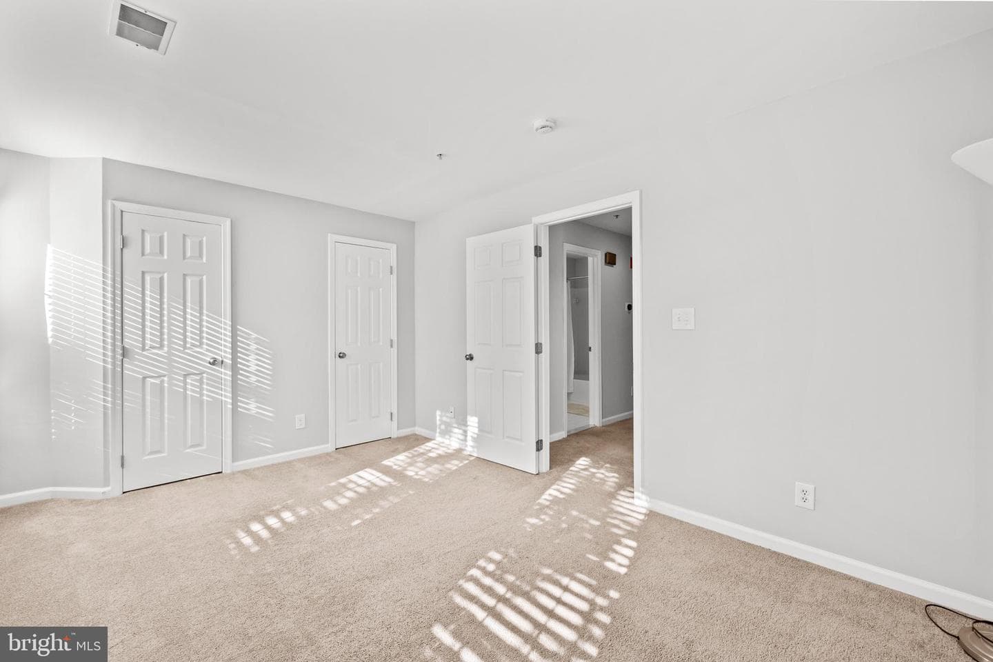 101 Martin Lane photo 46