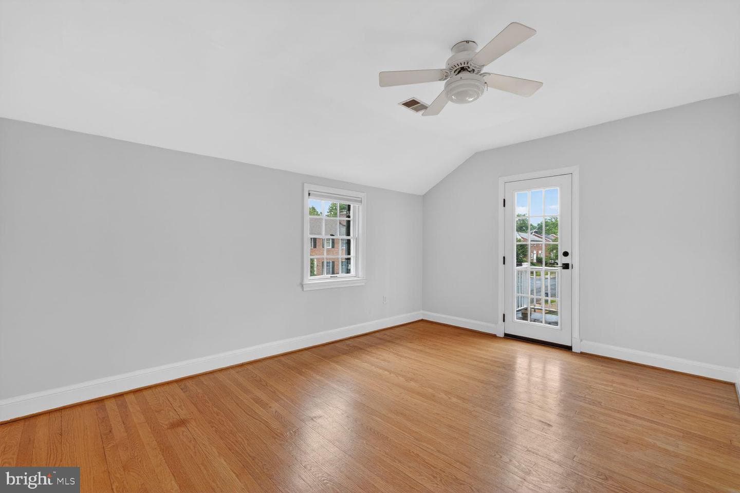 105 Adams Avenue photo 33