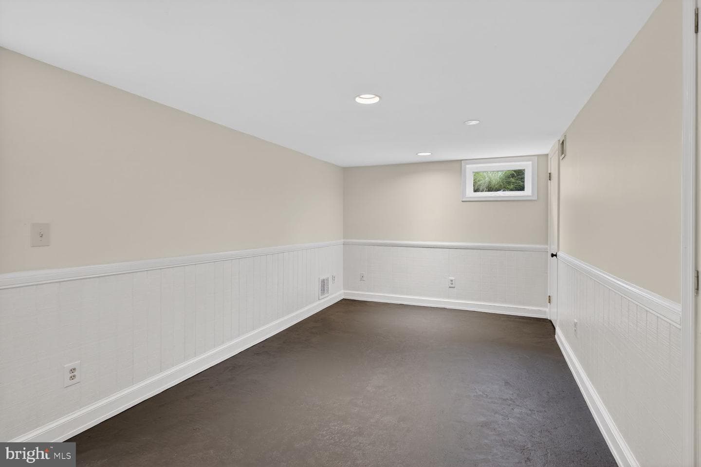 105 Adams Avenue photo 38