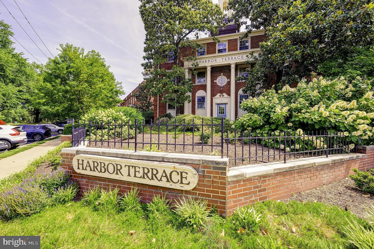 1403 E Abingdon Dr # 2 photo 32