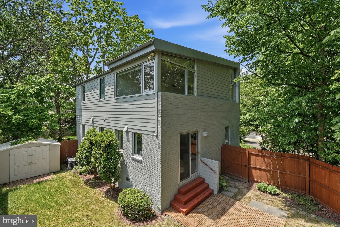 213 E Raymond Avenue photo 38