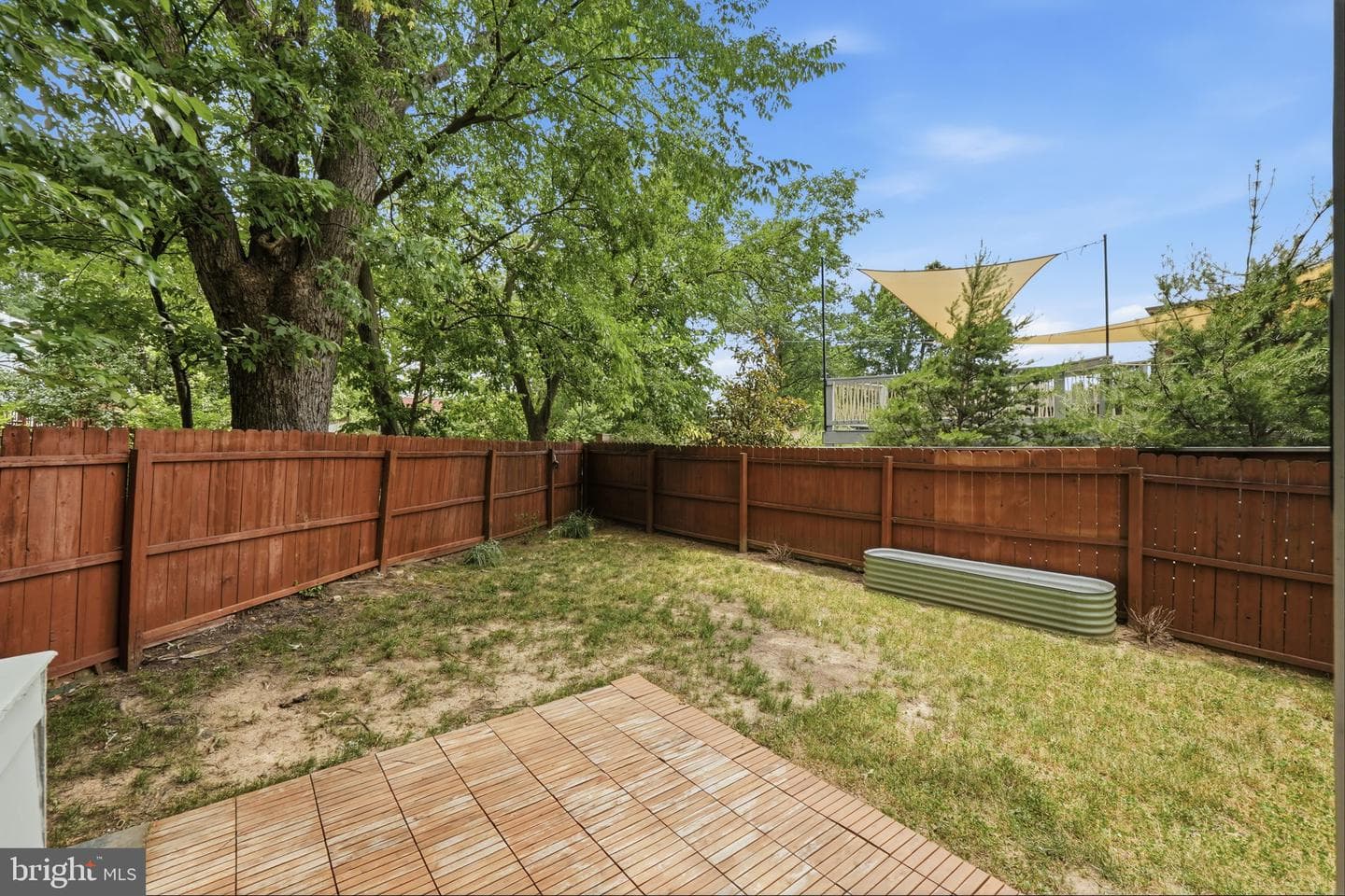 213 E Raymond Avenue photo 40