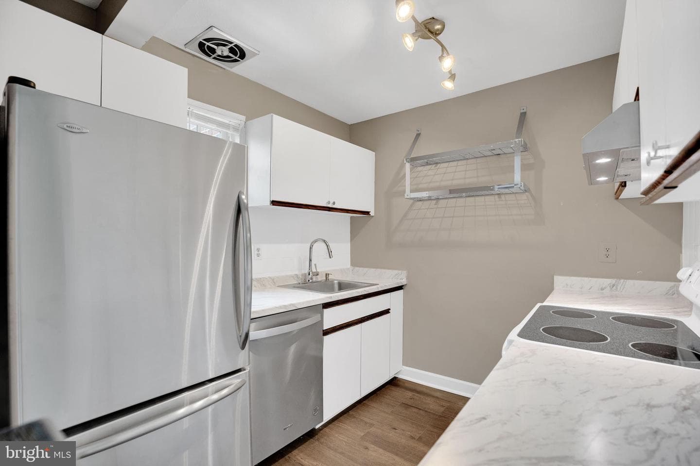 1700 W Abingdon Drive #203 photo 15
