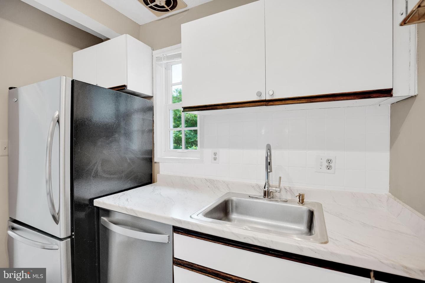 1700 W Abingdon Drive #203 photo 18