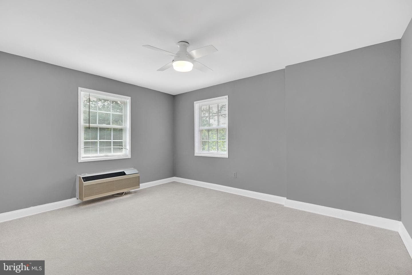 1700 W Abingdon Drive #203 photo 33