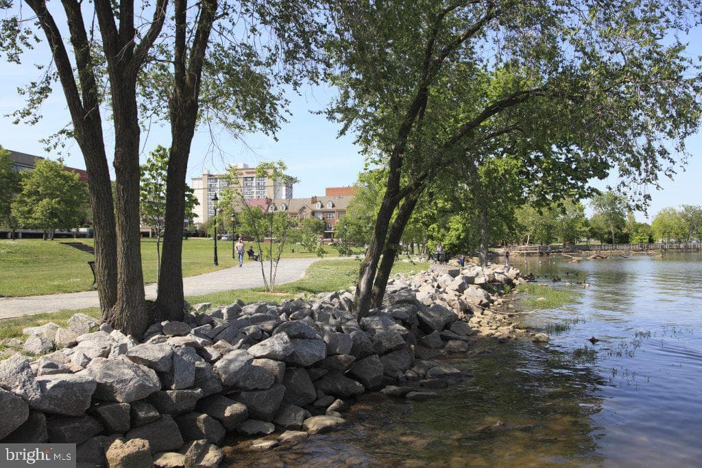 1808 W Abingdon Drive #301 photo 17