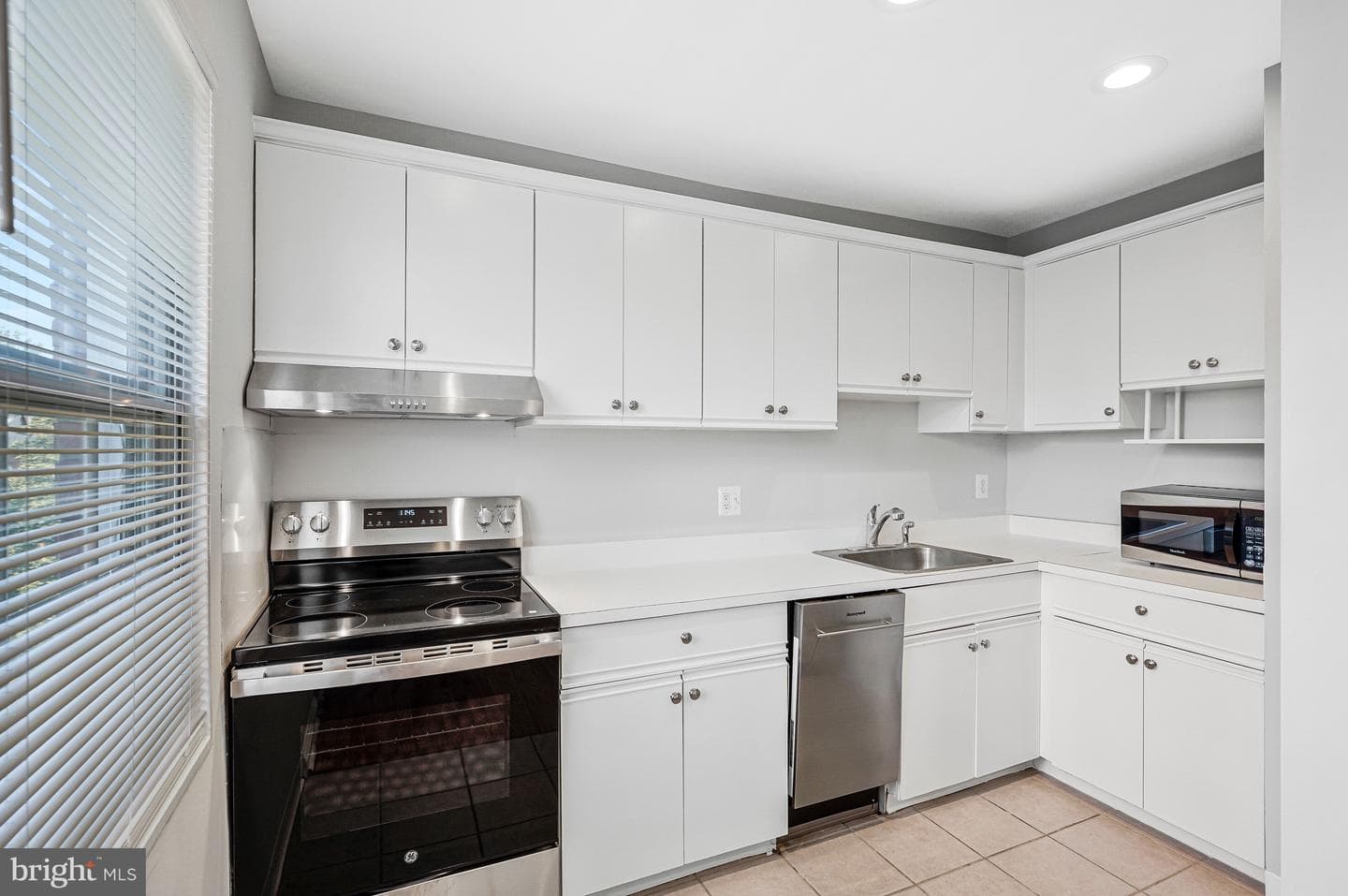 1808 W Abingdon Drive #301 photo 5