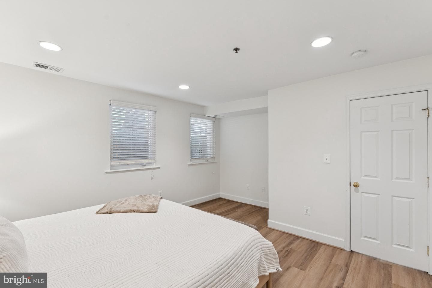 610 Bashford Ln # 1301 photo 16