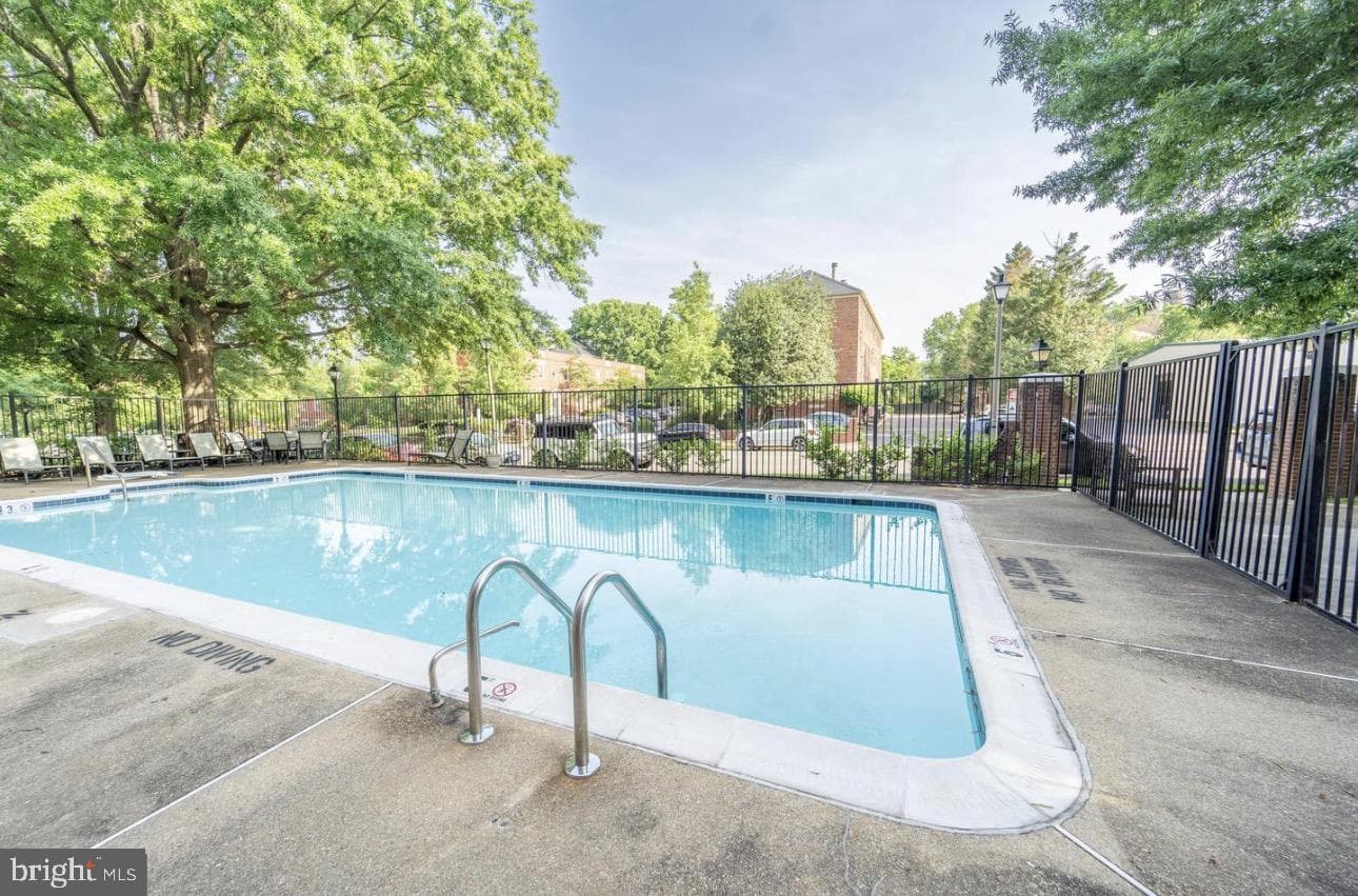 610 Bashford Ln # 1301 photo 21