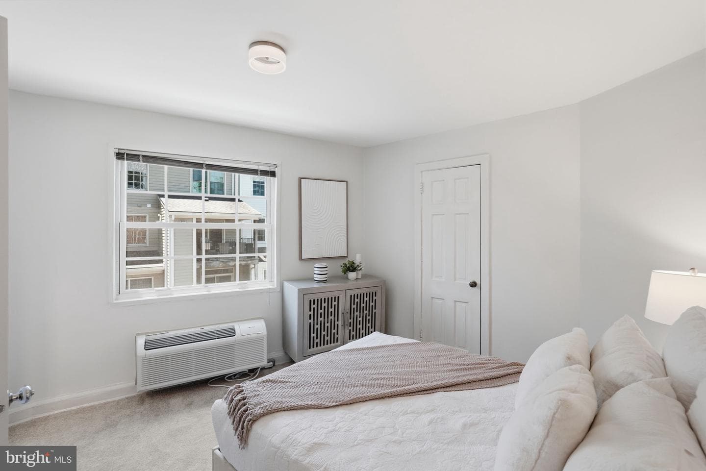 1608 W Abingdon Drive #302 photo 18