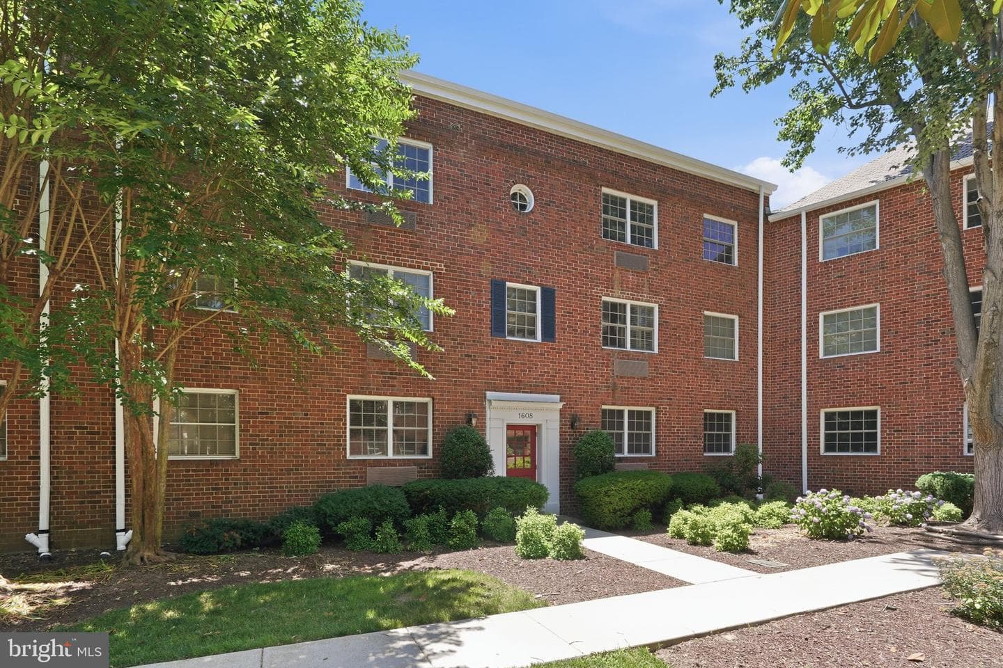 1608 W Abingdon Drive #302 photo 3