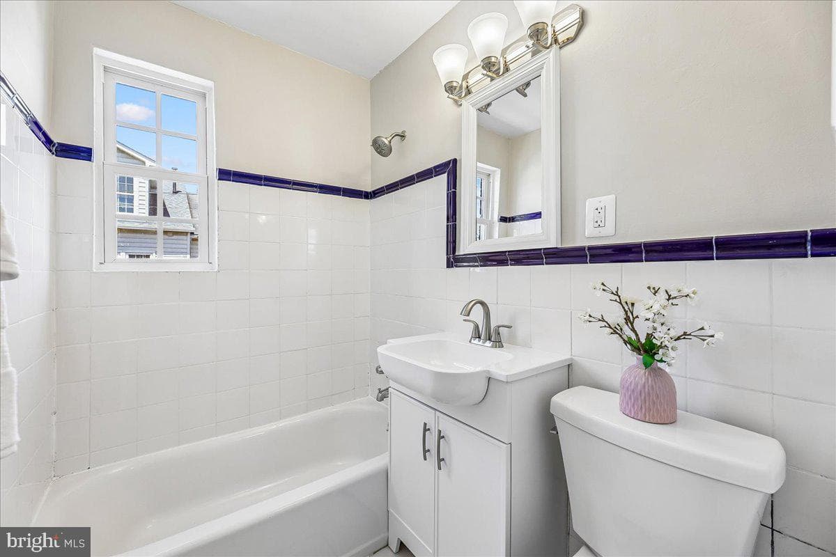 1708 W Abingdon Drive #301 photo 15