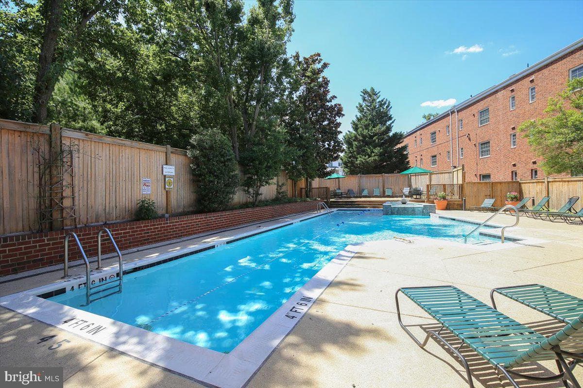 1708 W Abingdon Drive #301 photo 23