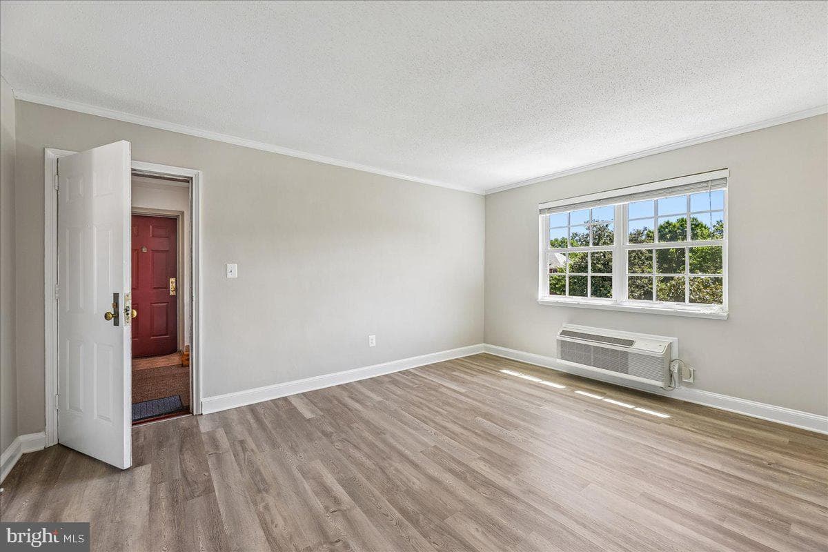1708 W Abingdon Drive #301 photo 4