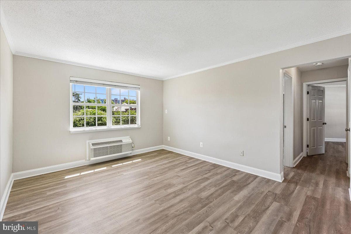 1708 W Abingdon Drive #301 photo 5