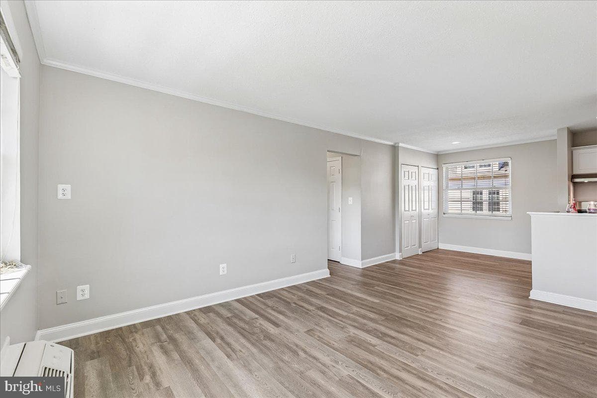 1708 W Abingdon Drive #301 photo 7