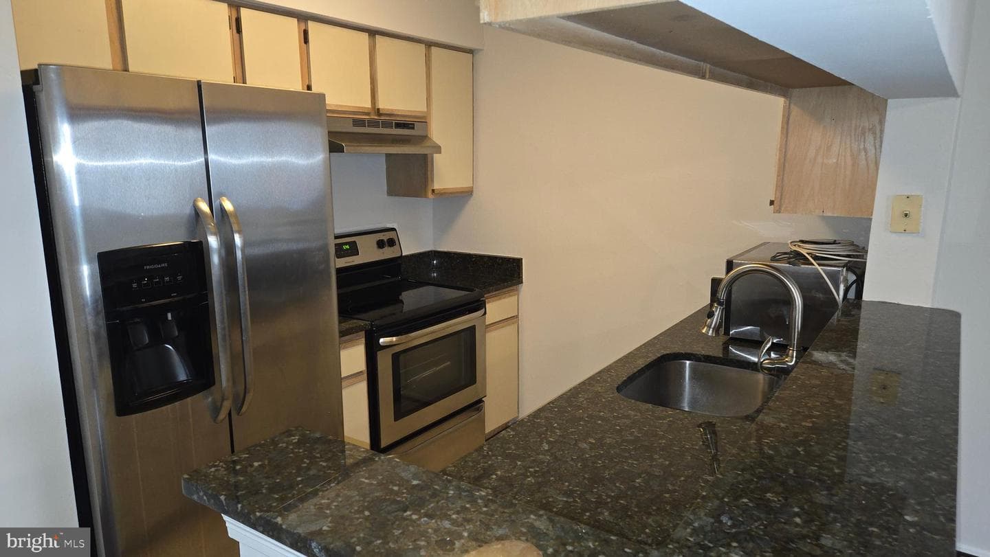 3307 Wyndham Circle #1166, Alexandria