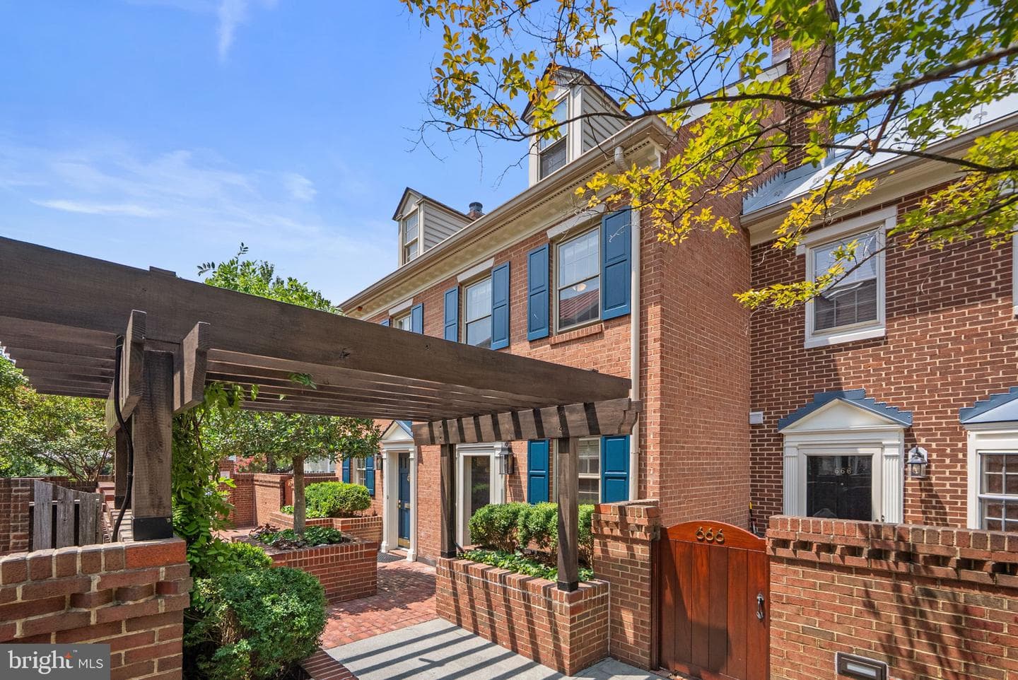 668 S Columbus Street, Alexandria