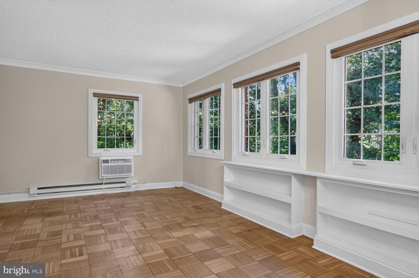 1557 Mount Eagle photo 13
