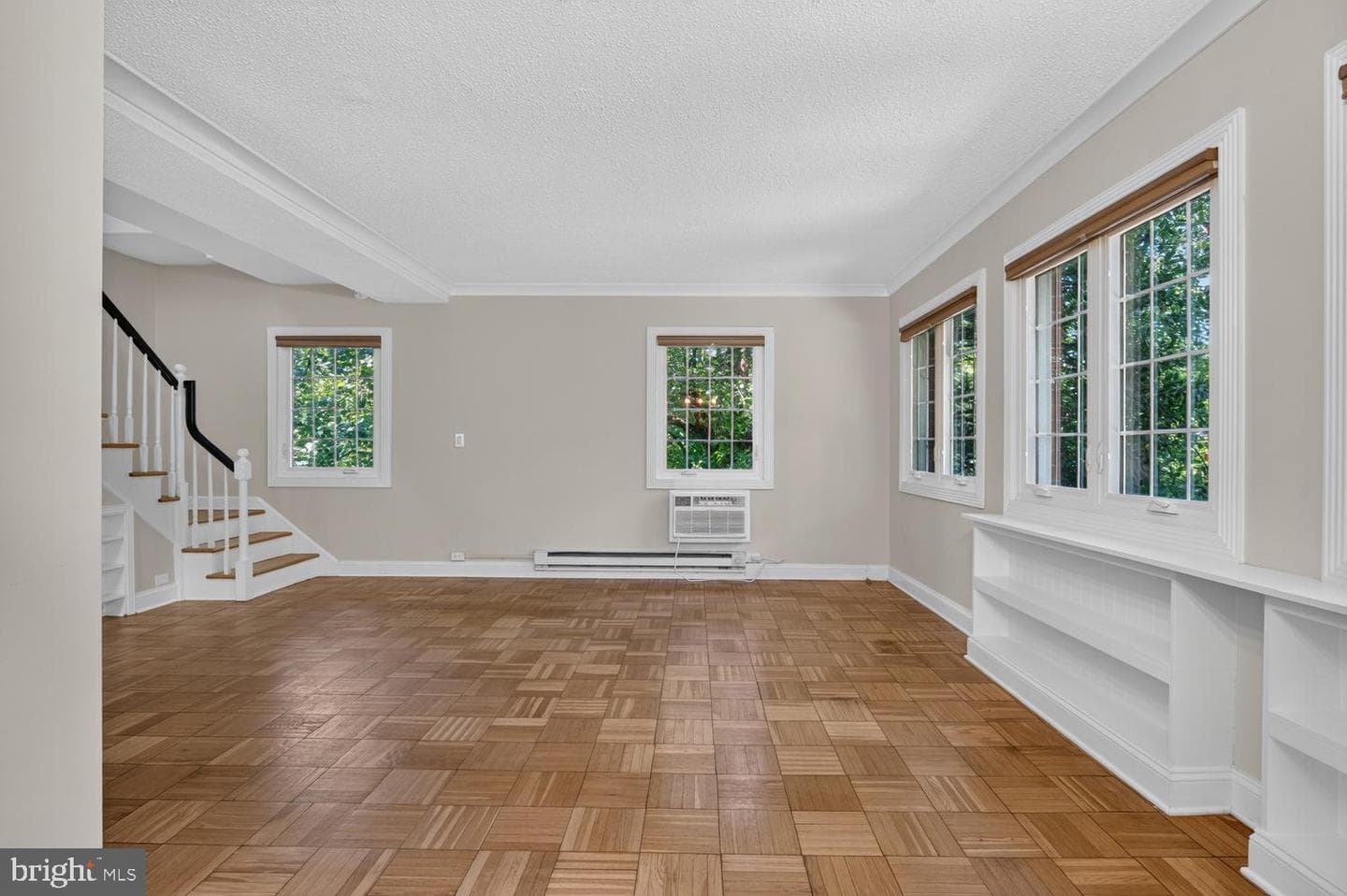 1557 Mount Eagle photo 14