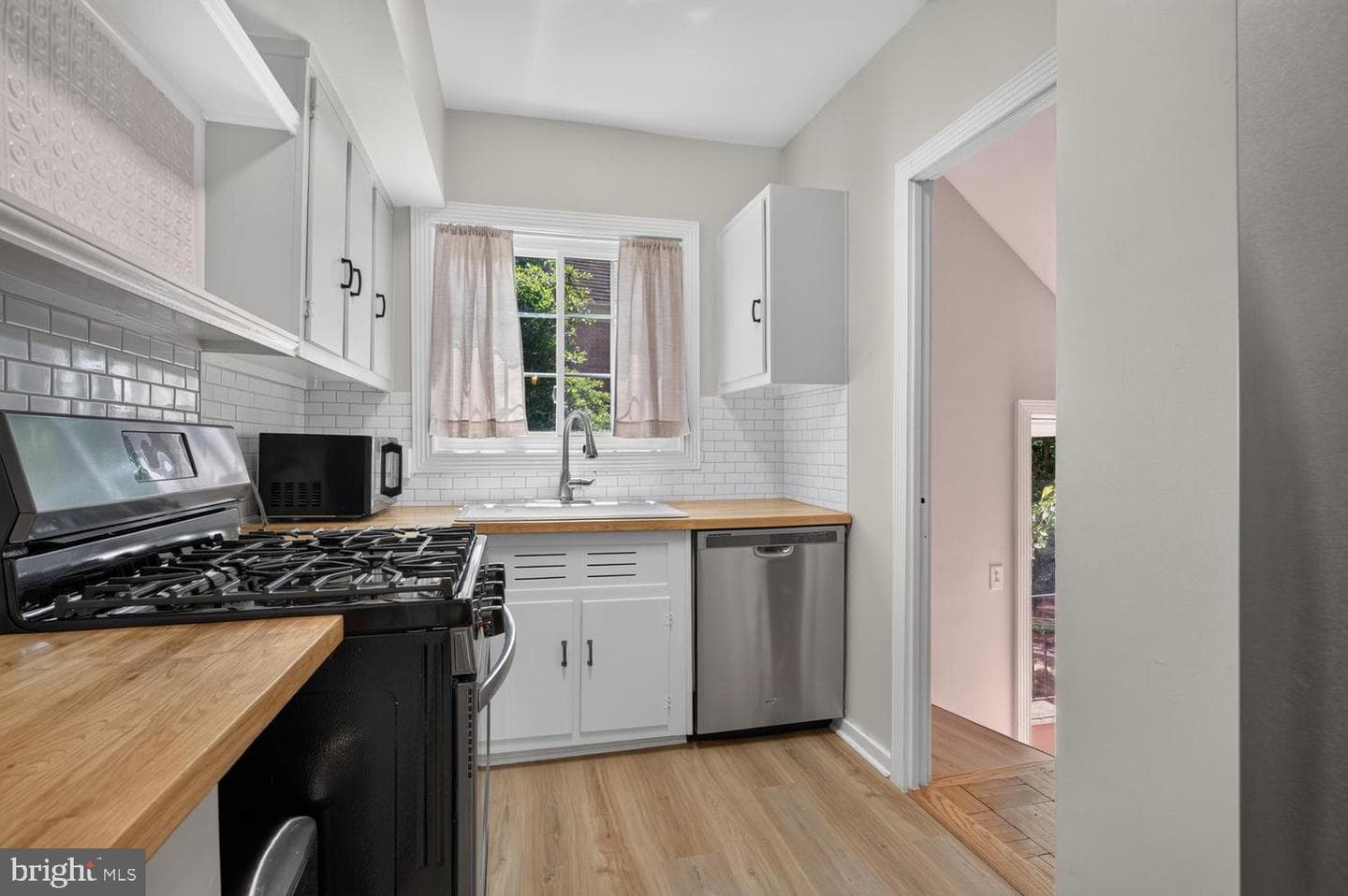 1557 Mount Eagle photo 18