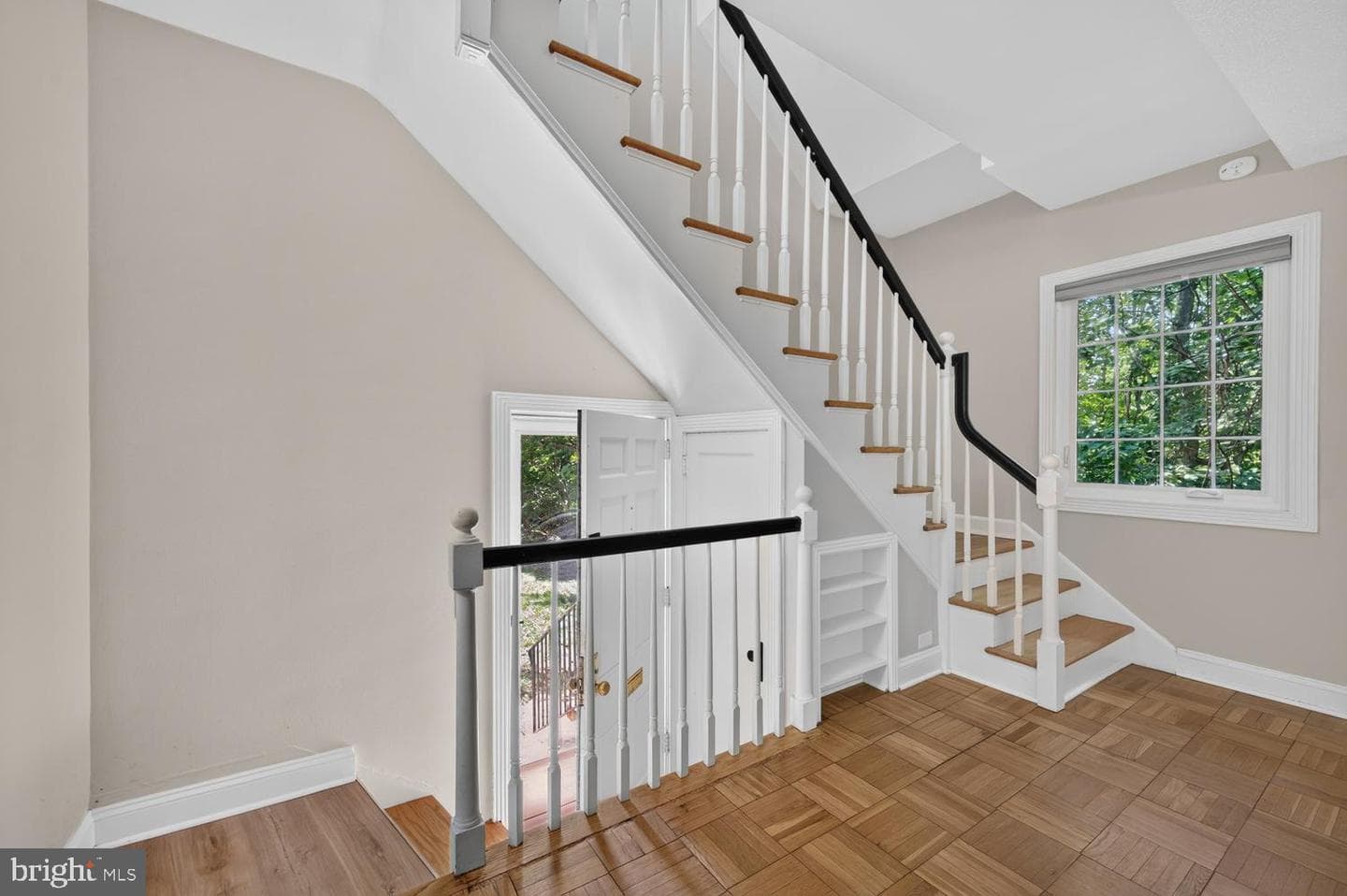 1557 Mount Eagle photo 24