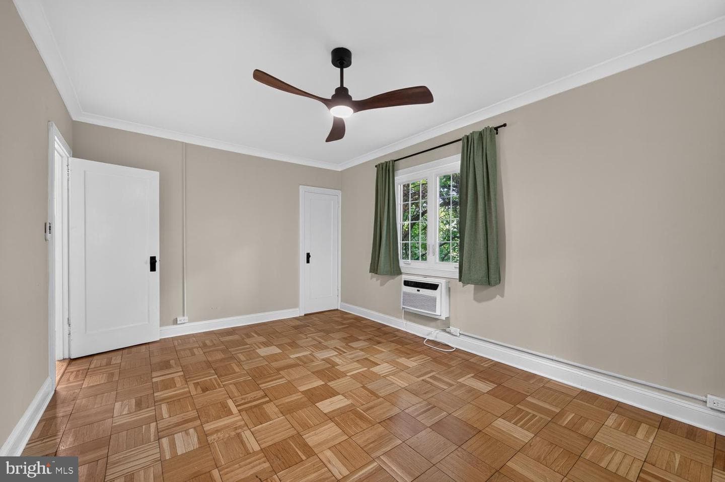 1557 Mount Eagle photo 27