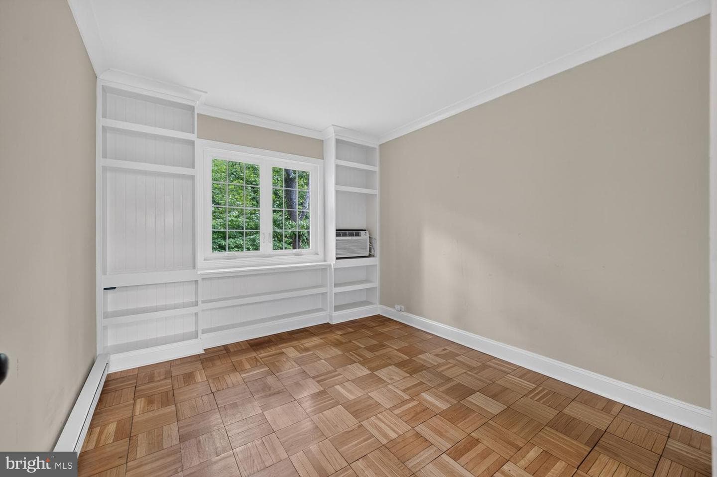 1557 Mount Eagle photo 29
