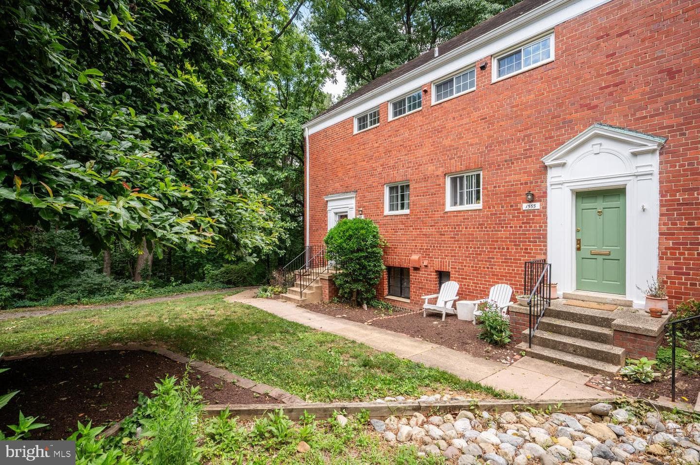 1557 Mount Eagle photo 3