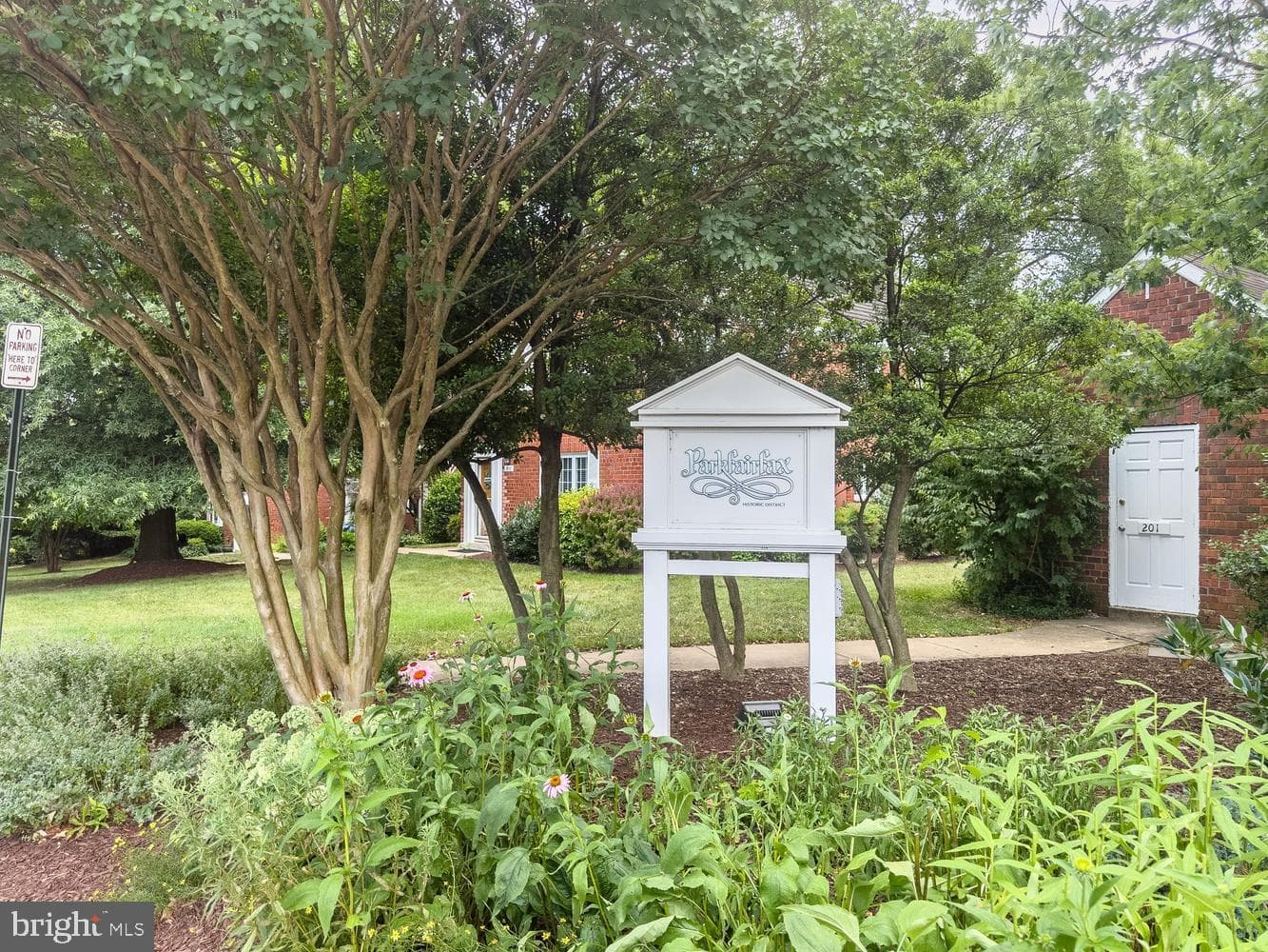 1557 Mount Eagle photo 35