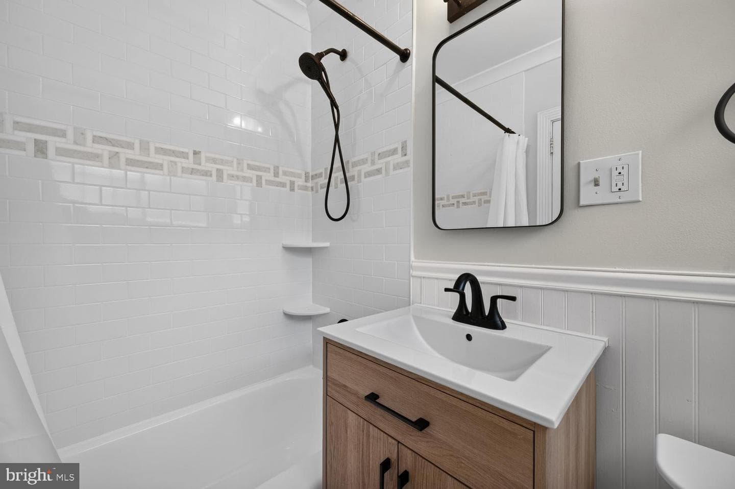 1557 Mount Eagle photo 6