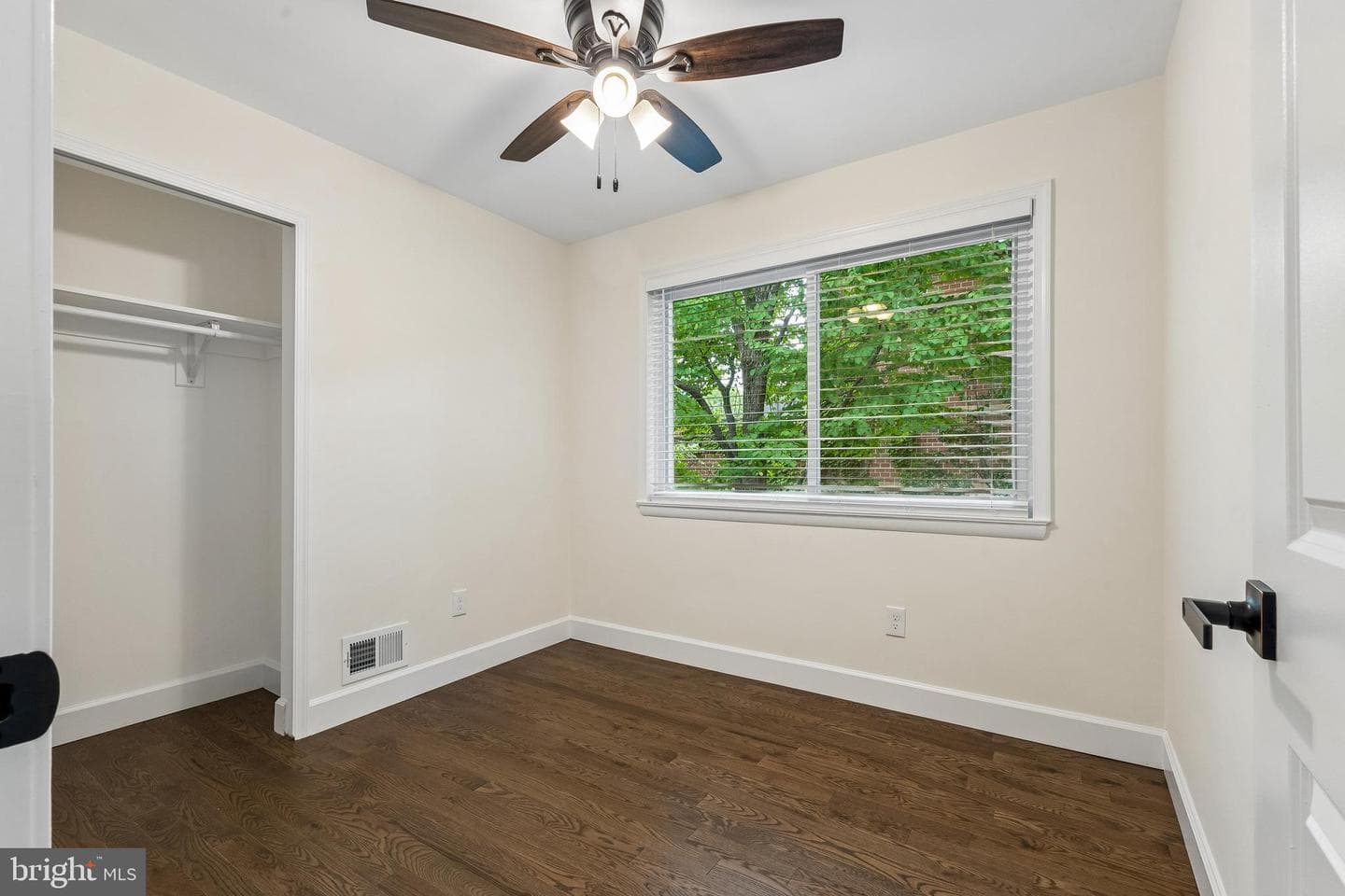 415 E Mason Avenue photo 17