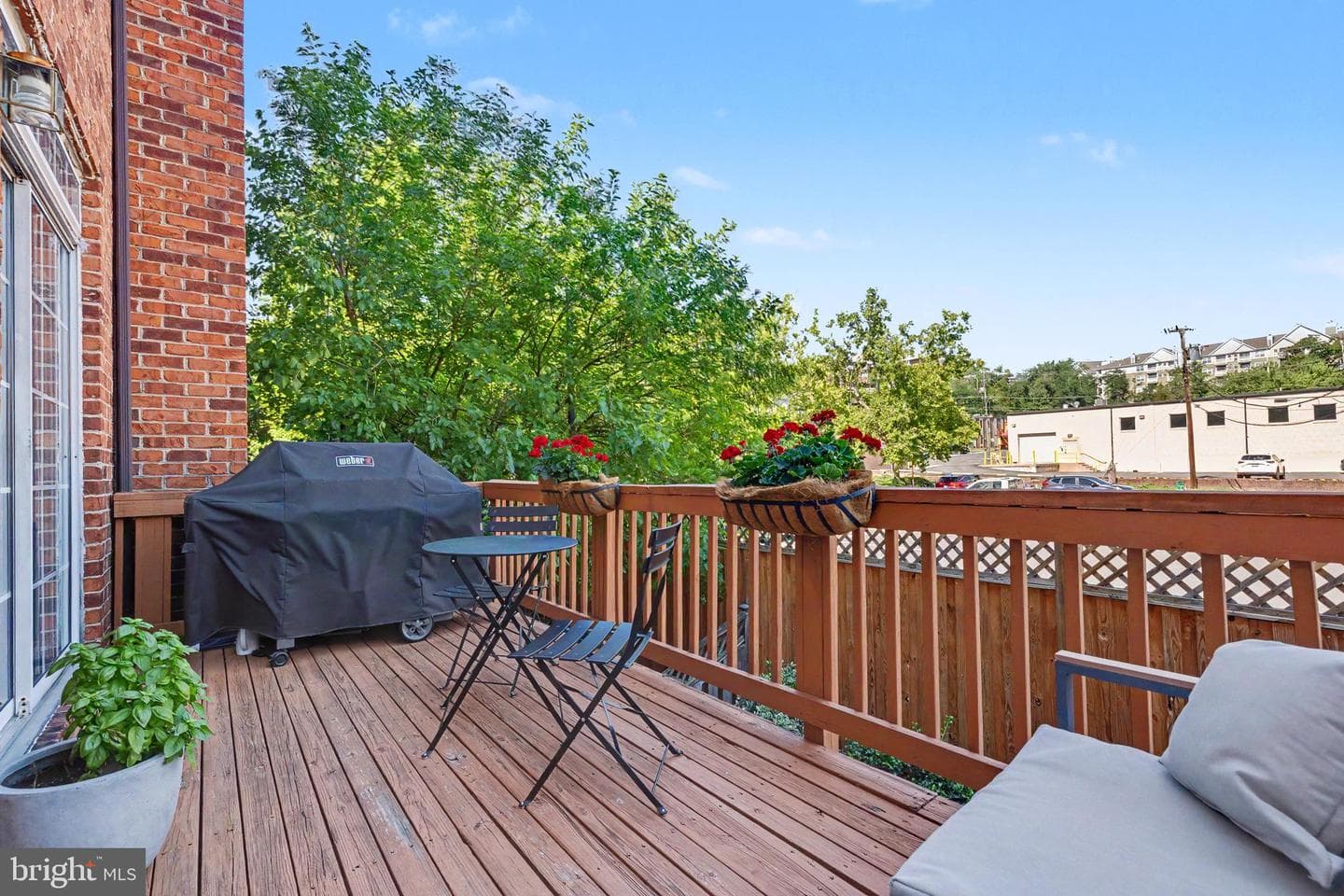 109 Martin Lane photo 38