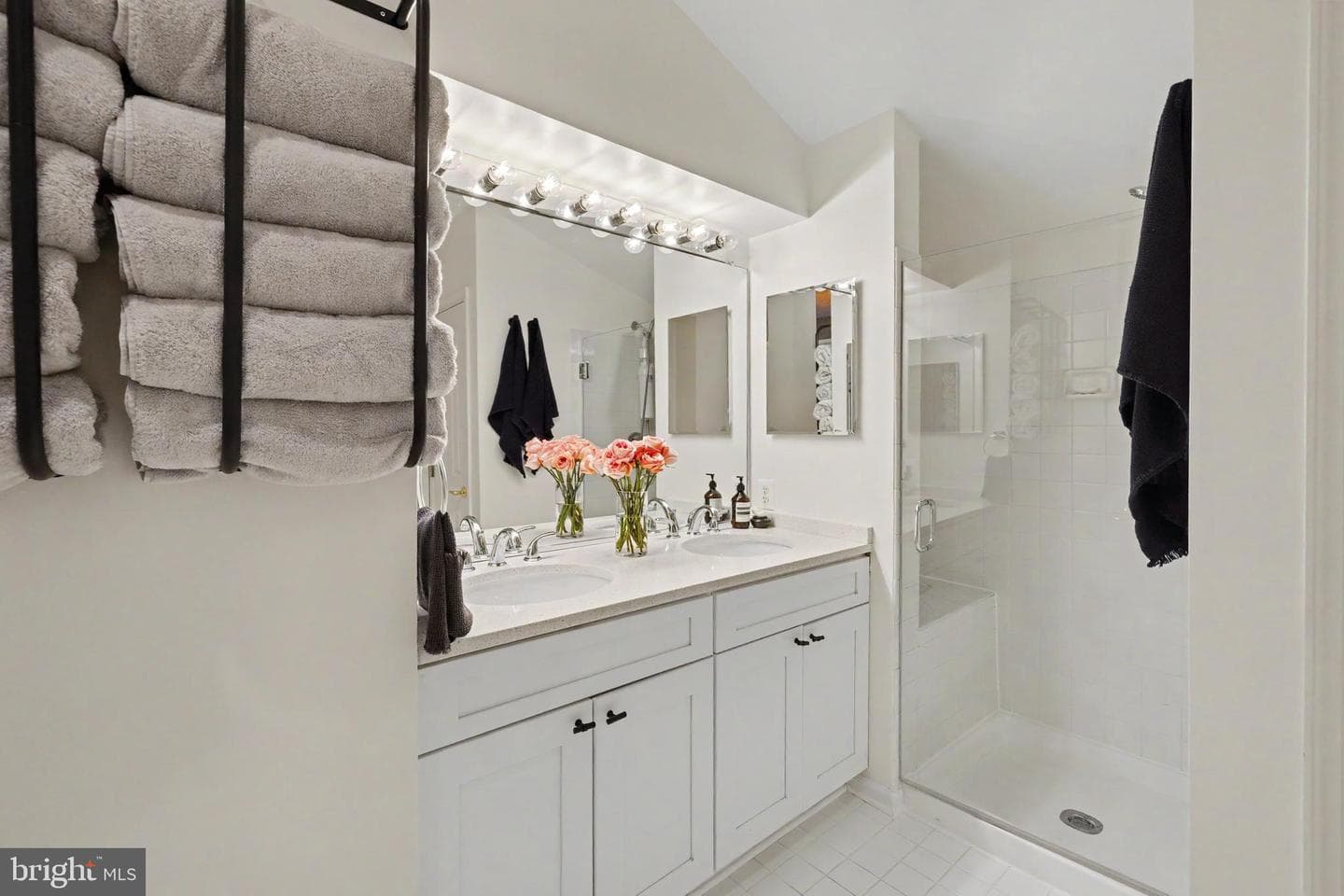 109 Martin Lane photo 51