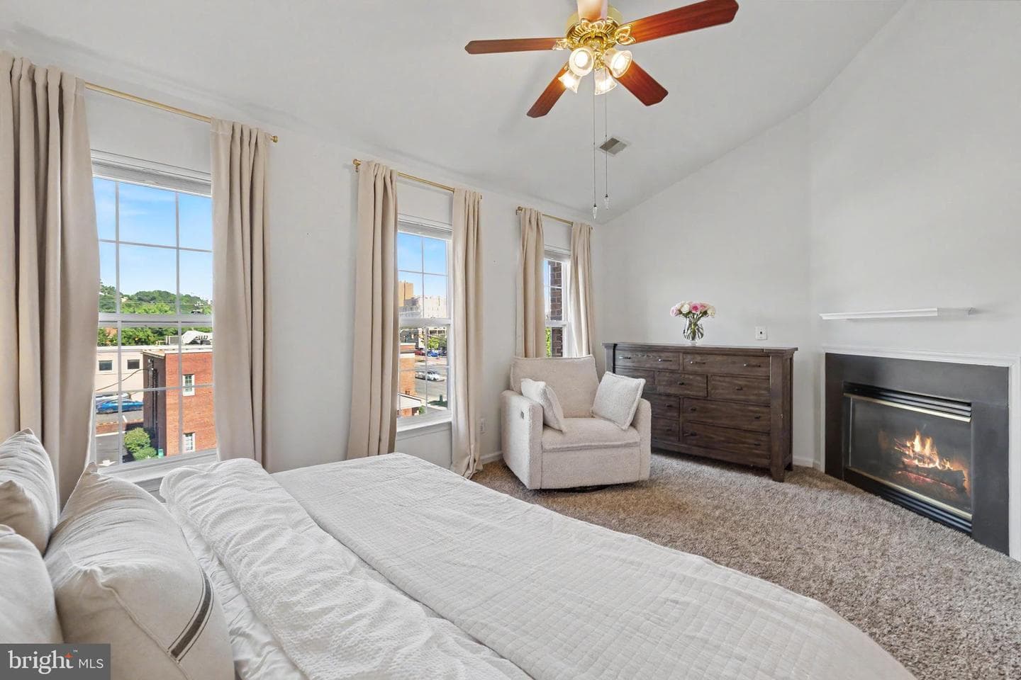 109 Martin Lane photo 56
