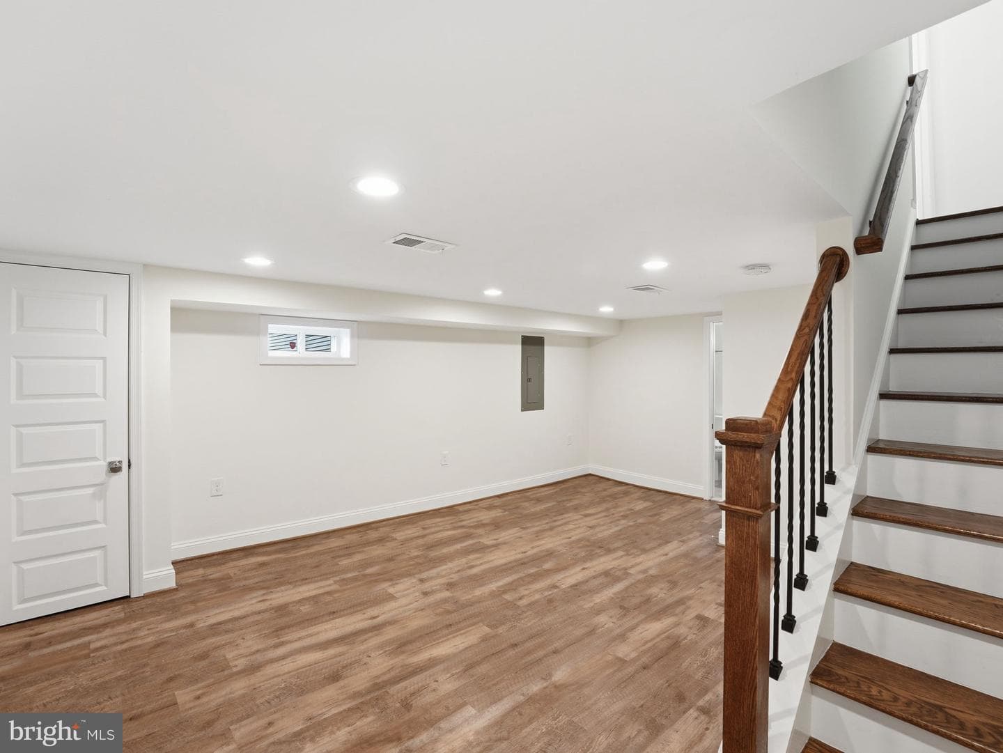 102 E Howell Avenue photo 33