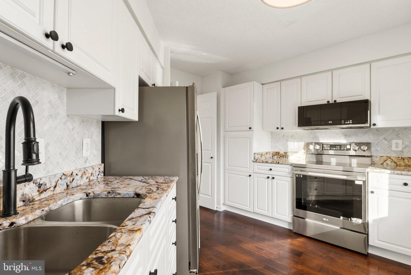 2181 Jamieson Avenue #1402 photo 9