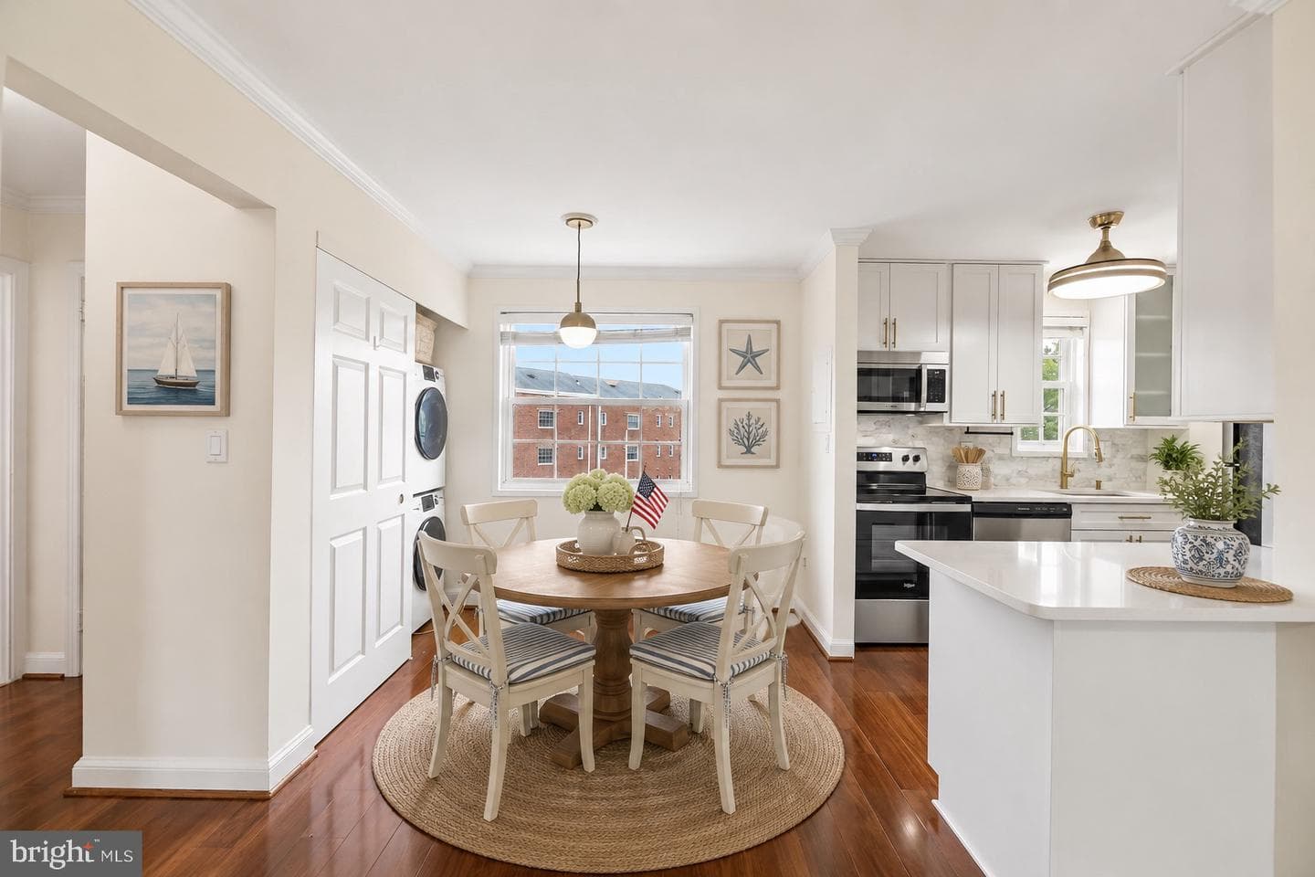 1722 W Abingdon Drive #301 photo 3