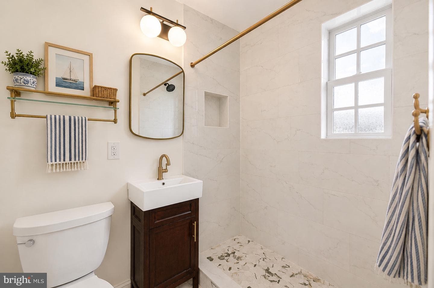 1722 W Abingdon Drive #301 photo 6