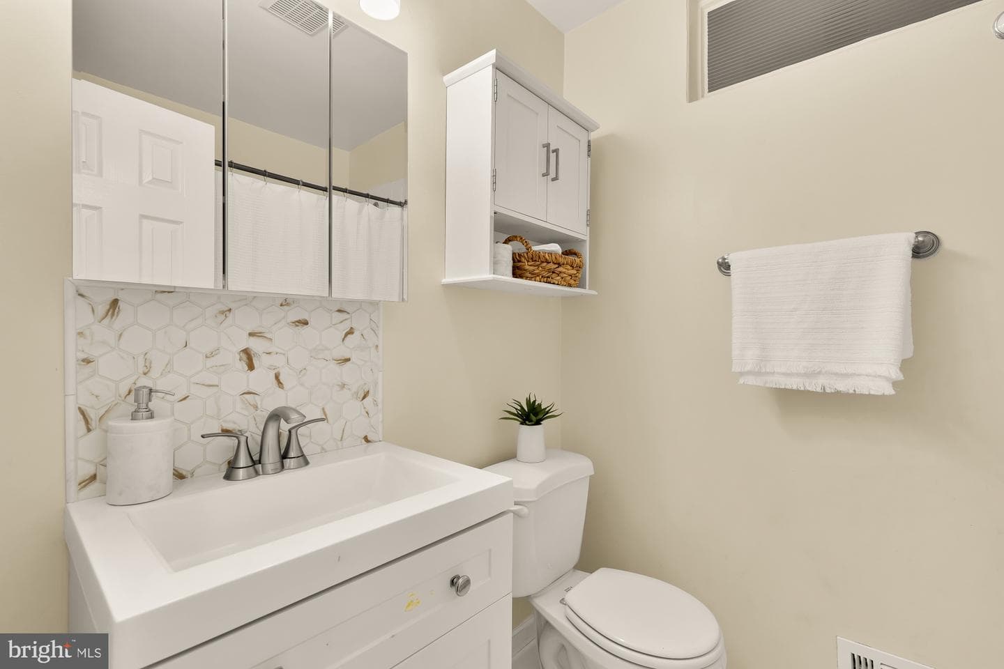 4147 Taney Avenue photo 16