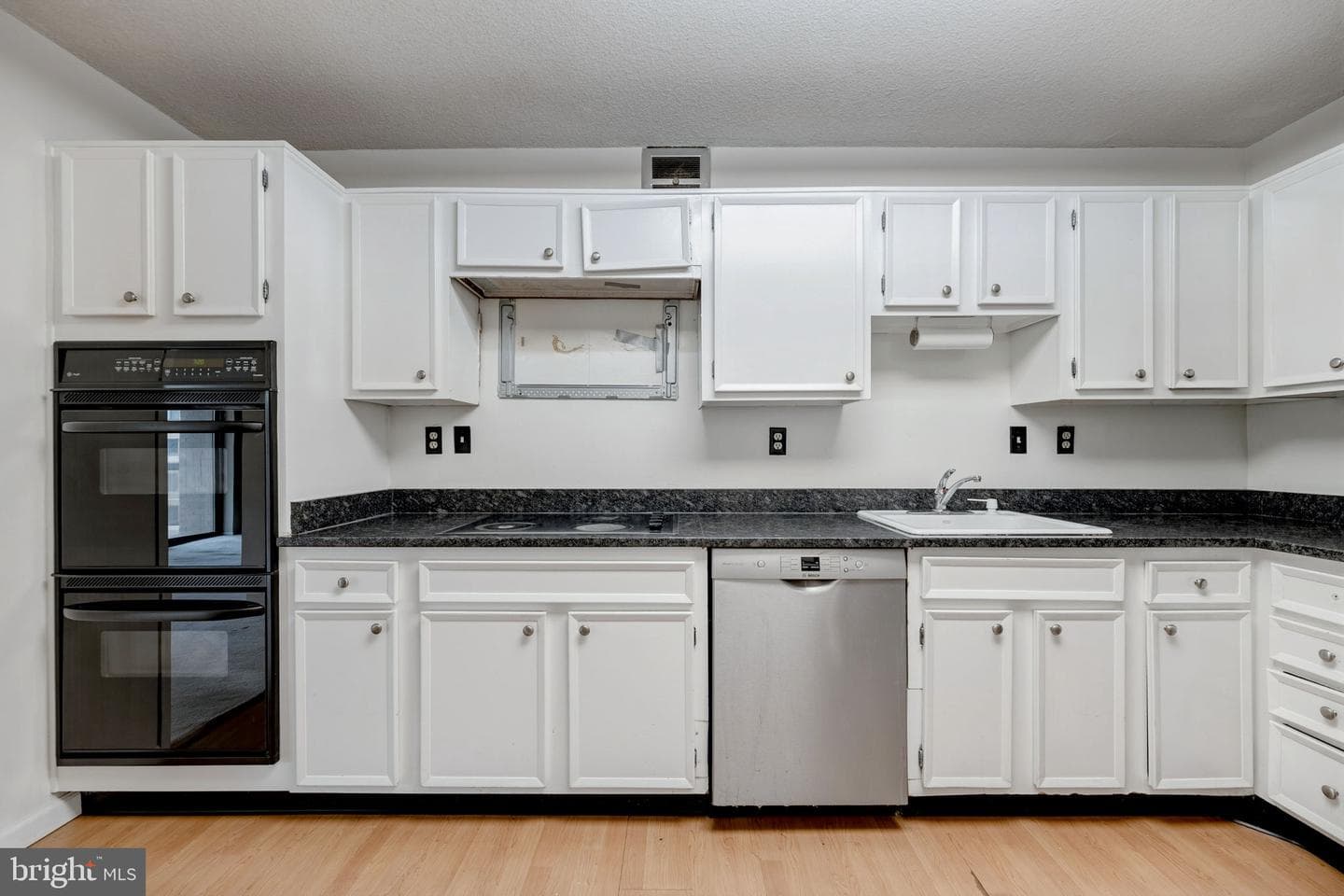 307 Yoakum Pkwy # 512 photo 4