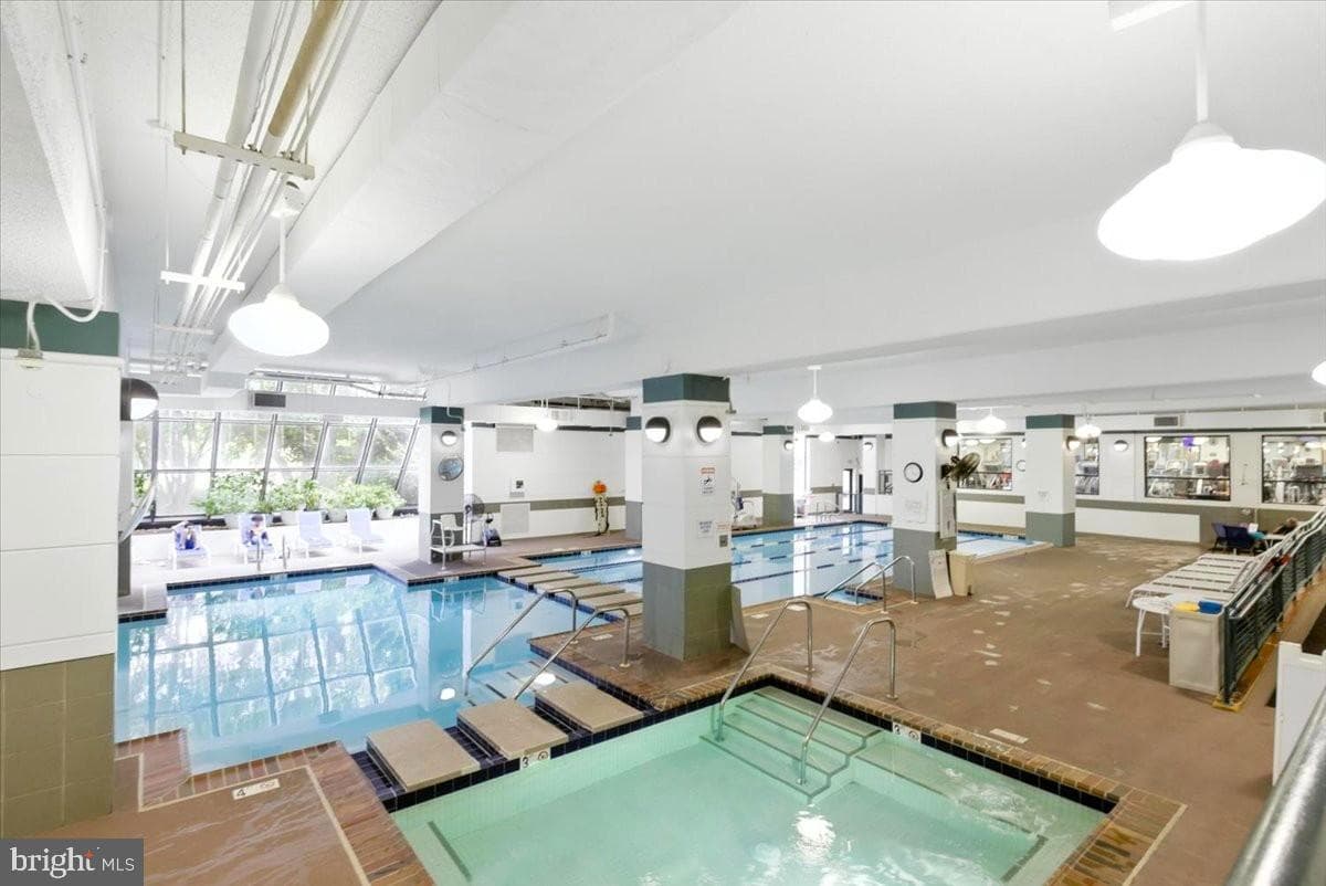 309 Yoakum Parkway #204, Alexandria